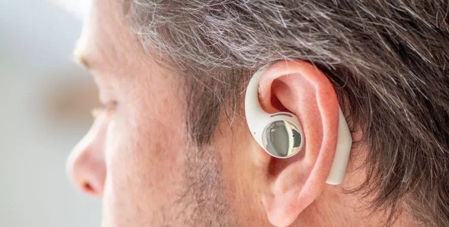 HONOR dévoile sa sélection tech pour Noël 2025 : du smartphone pliable aux écouteurs traducteurs