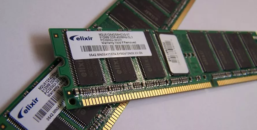 La mémoire informatique flambe : vos prochains PC et consoles vont-ils coûter un bras ?