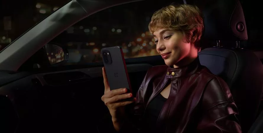 OnePlus 15R : Une endurance record pour un smartphone qui vise la performance