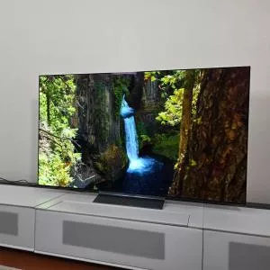 TV OLED : Pourquoi les prix refusent-ils de chuter en 2026 ?