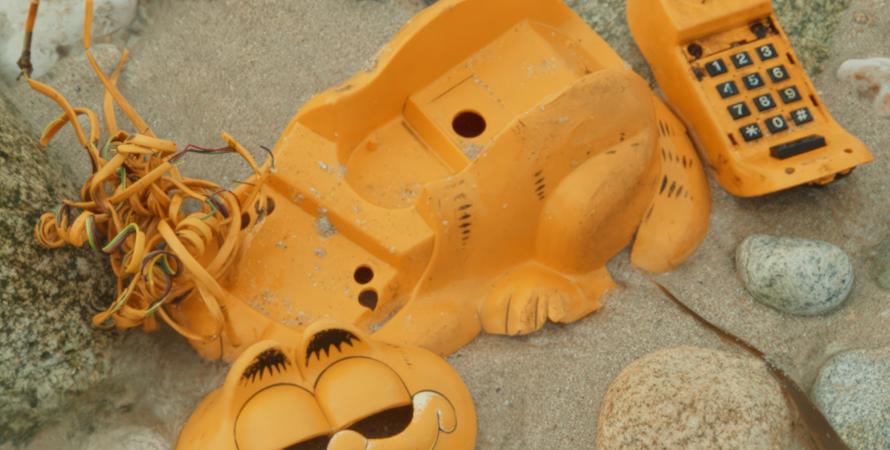 Quand des téléphones Garfield racontent quarante ans de gâchis électronique Quand des téléphones Garfield racontent quarante ans de gâchis électronique