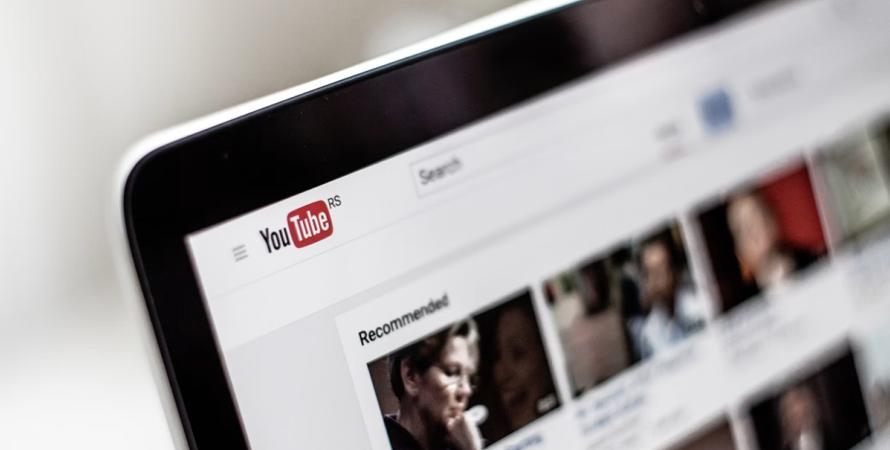 YouTube s'attaque à l'IA : la fin de la monétisation pour les vidéos de faible qualité ?