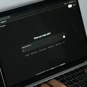 ChatGPT pour adolescents : les promesses de sécurité d'OpenAI à l'épreuve des faits