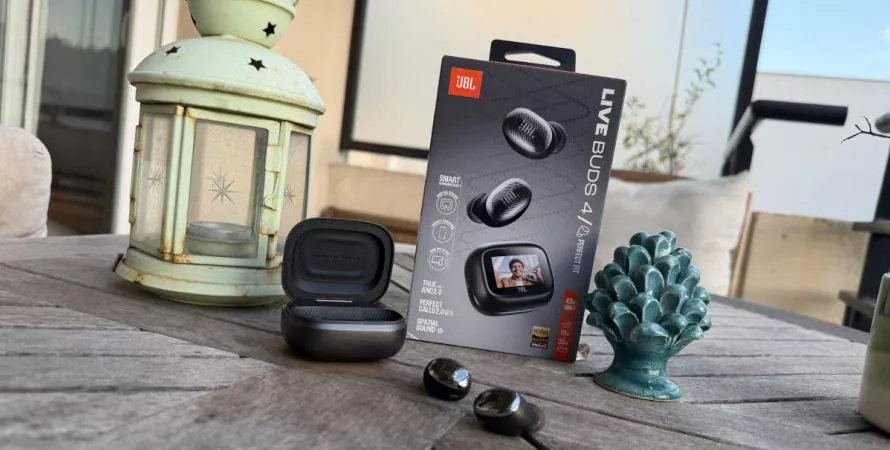 Test des JBL Live Buds 4 : le format bouton à l'épreuve du quotidien