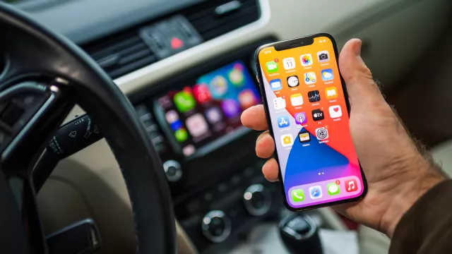 iOS 27.2 et CarPlay : Podcasts remanié et Siri plus à l'écoute